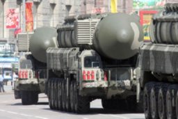 "Тополь -М" на параде мы еще долго не увидим.