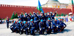 Б. Громов поздравил воинов с днём ВДВ