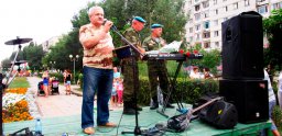 И память не хочет в отставку уйти