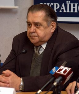 Светлой памяти генерал-лейтенанта Бориса Ткача, командующего 40-й армией в Афганистане (1980- 1982 гг.)