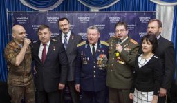 Ветераны поздравили военнослужащих