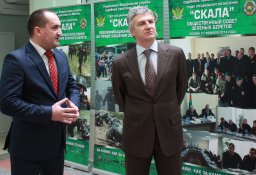 "За нами, как за каменной стеной"