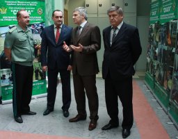"За нами, как за каменной стеной"