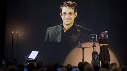 Сноуден: спецслужбы взламывают смартфоны
