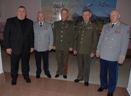 В.Востротин встретился с министром обороны